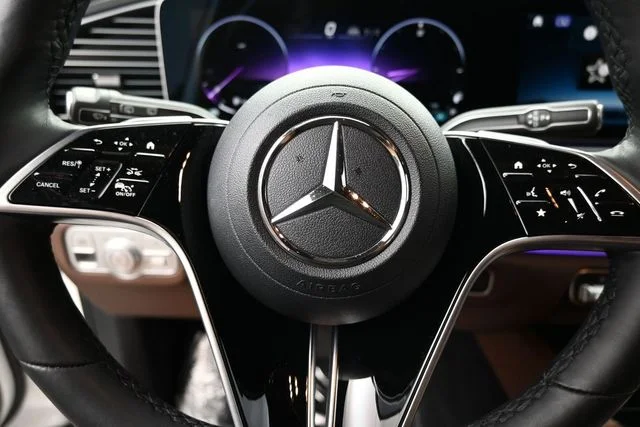 Used 2025  Mercedes-Benz GLE 450e image 19