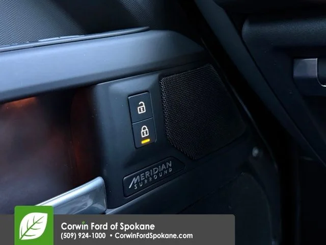 Used 2025  Land Rover X-Dynamic SE image 23