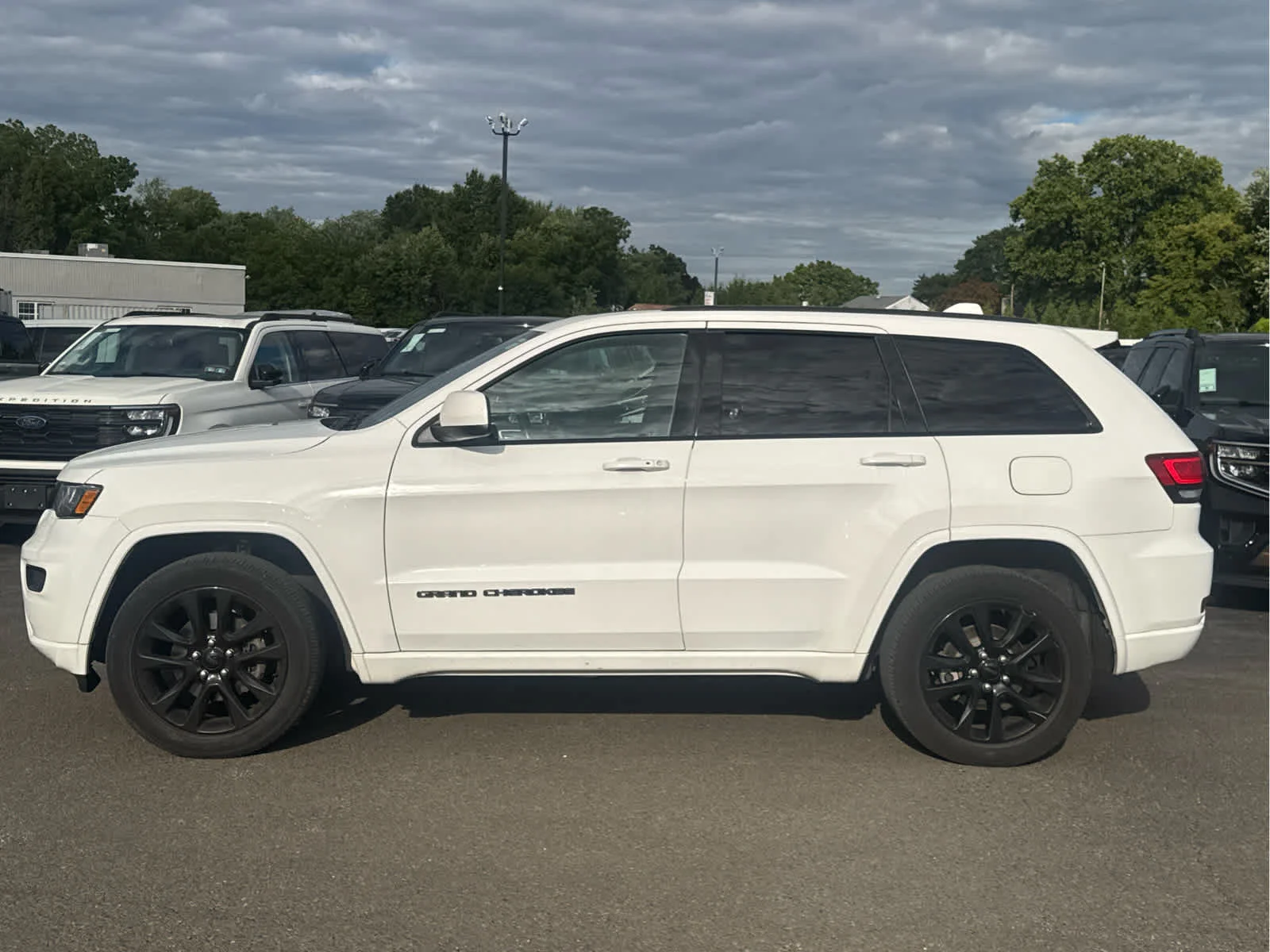 Used 2019 Bright White Clearcoat Jeep Altitude image 9