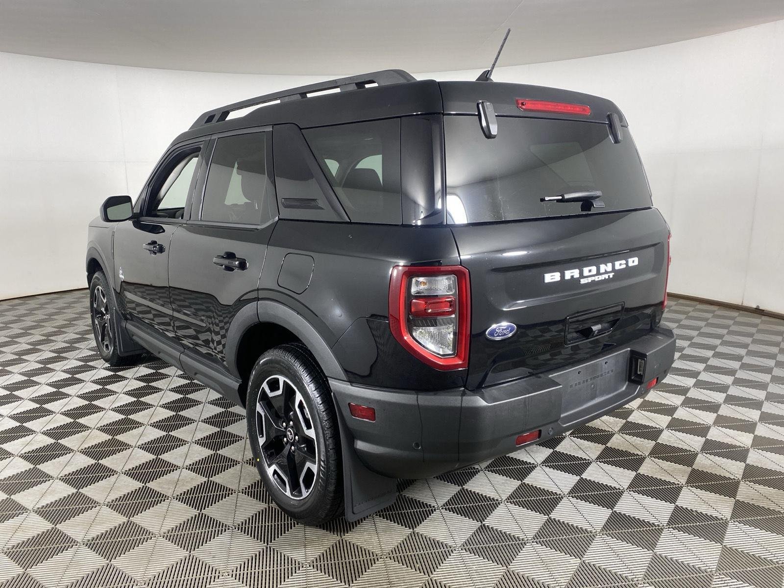 Used 2023 Shadow Black Ford Outer Banks image 8
