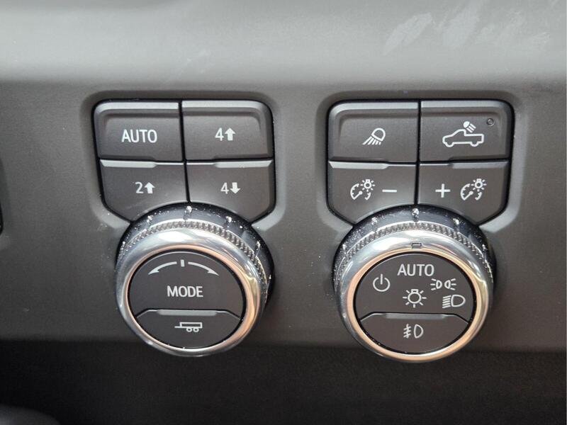 Used 2025 Sterling Metallic GMC 4WD CREW CAB 159" DENALI image 31