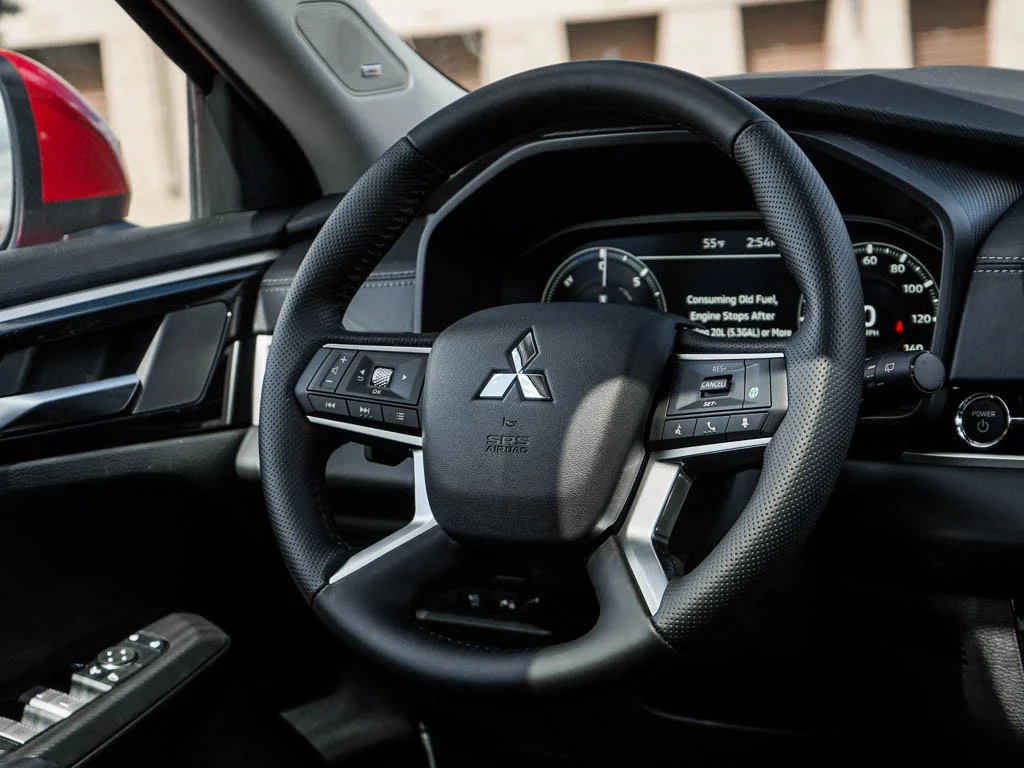 2025 Mitsubishi Outlander Plug-in Hybrid SE - Photo 15