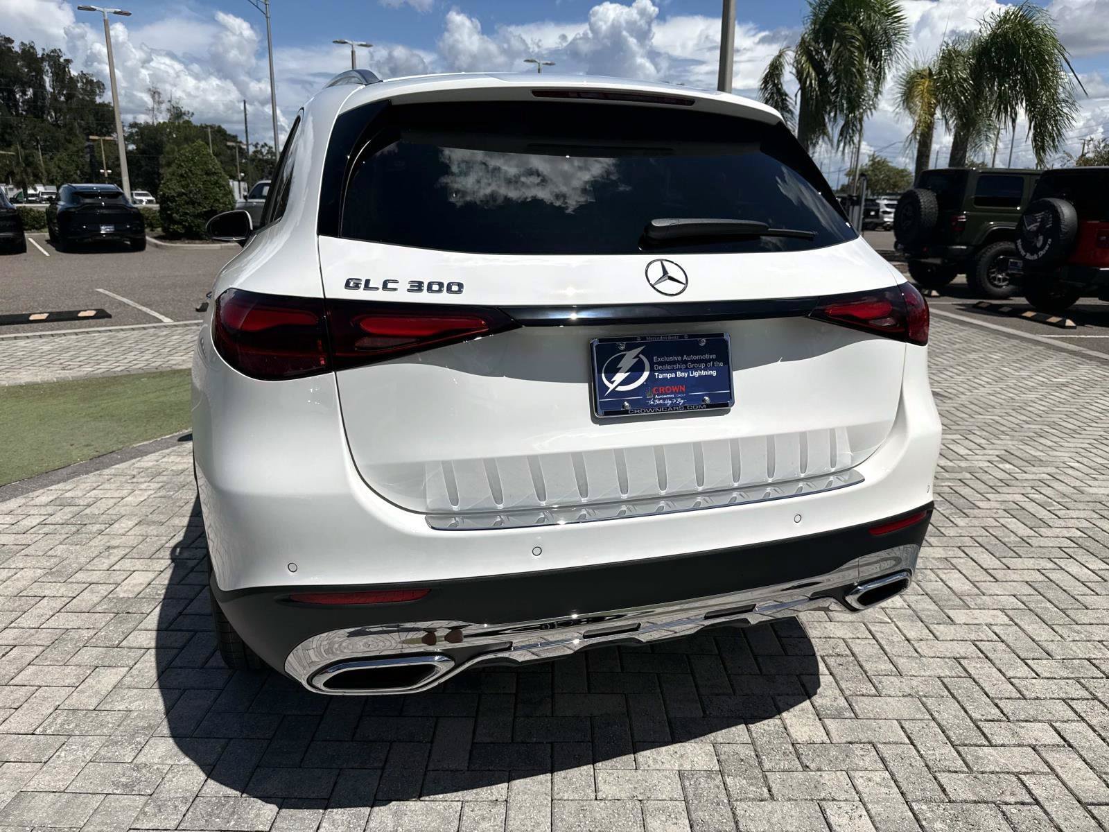 New 2027 Polar White Mercedes-Benz 300 SUV image 9