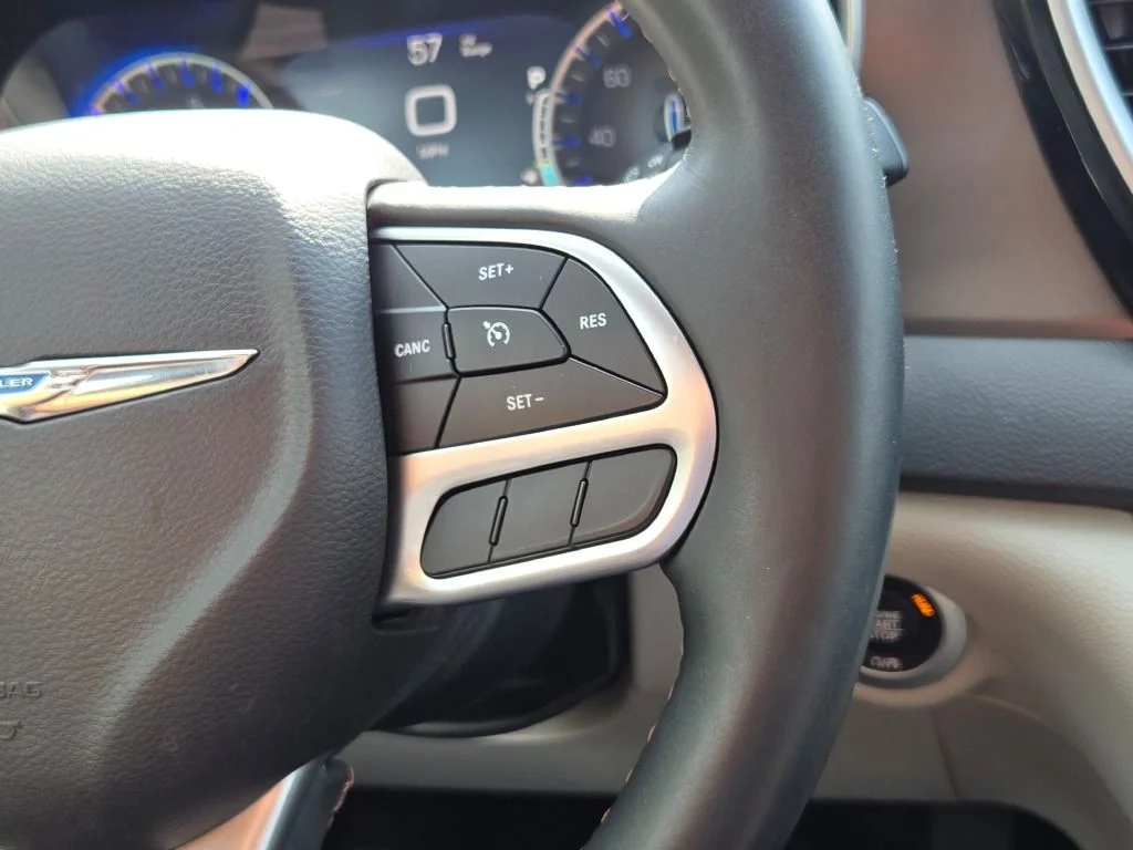 Used 2018 Gray Chrysler Touring L Plus image 31