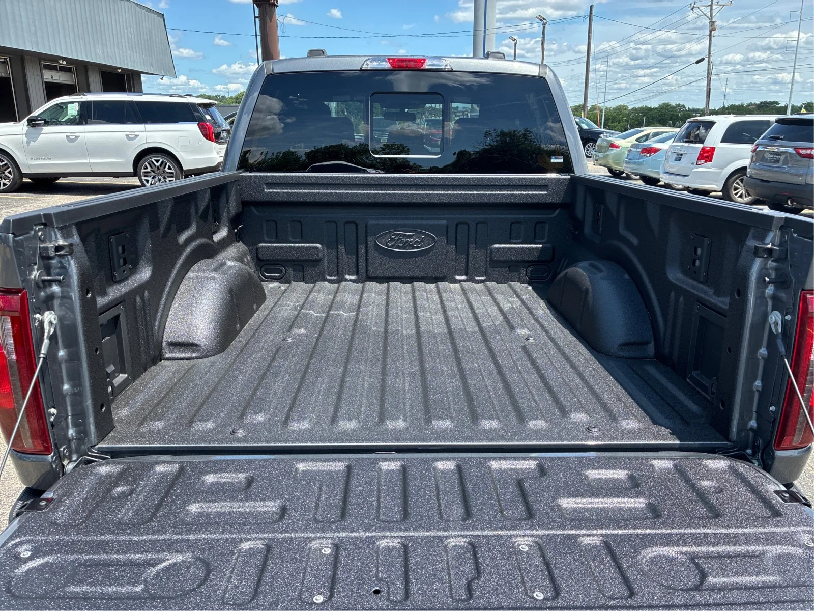 New 2026 Carbonized Gray Metallic Ford XLT image 11