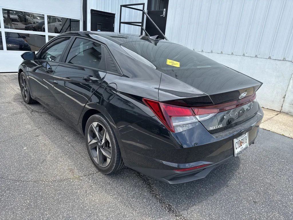 Used 2023 Black Hyundai SEL image 4