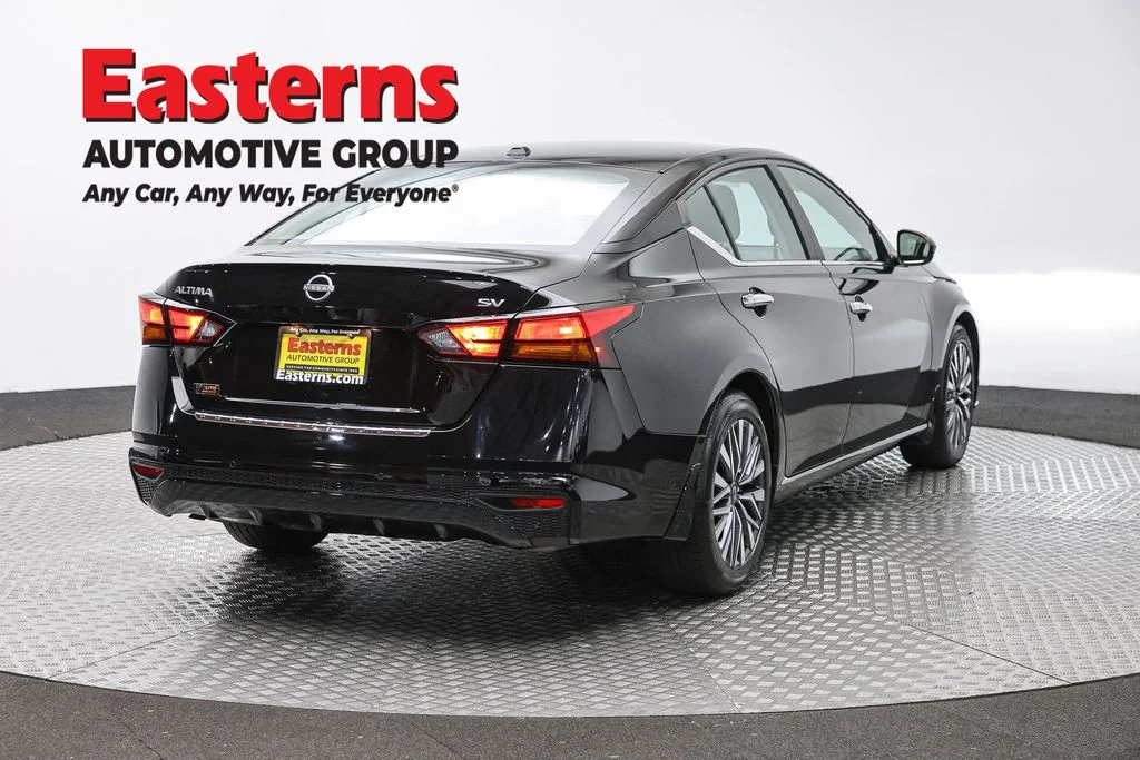Used 2023 Black Nissan 2.5 SV image 5
