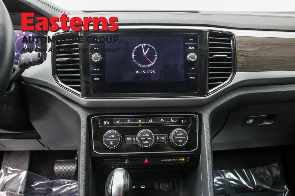 Used 2022 Red Volkswagen 3.6L V6 SE w/Technology image 12