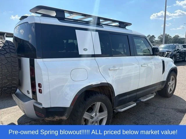 Used 2020  Land Rover SE image 8