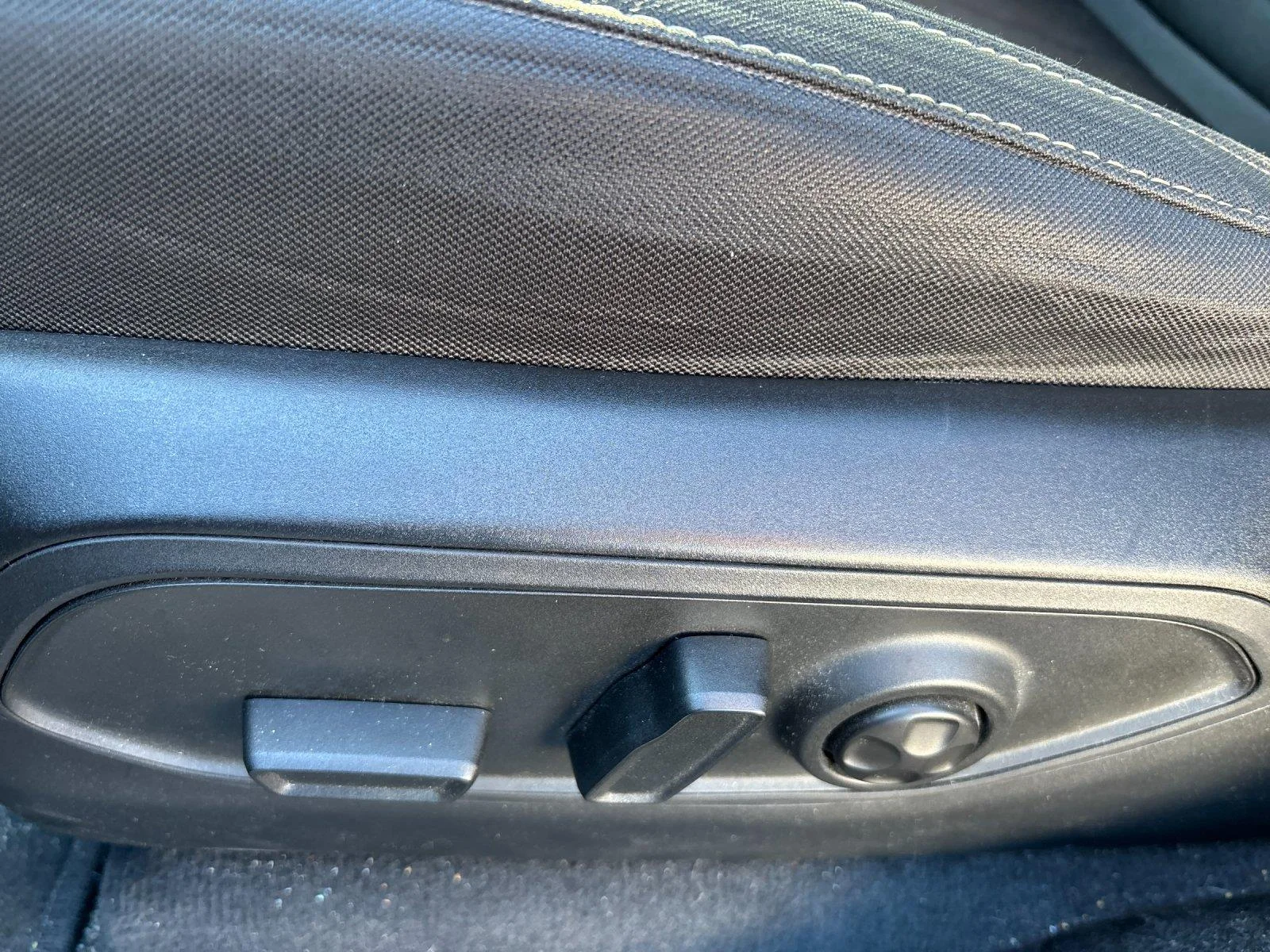 Used 2023 Baltic Gray Metallic Clearcoat Jeep Laredo image 15