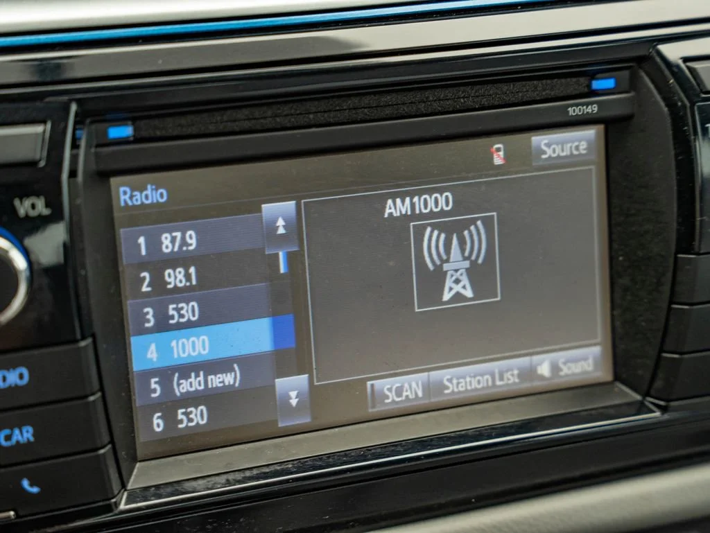 Used 2015 Slate Metallic Toyota LE image 30