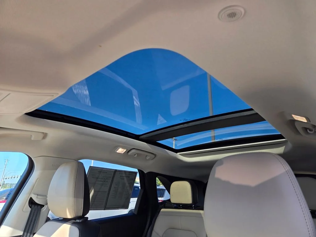 Used 2022 Blue Ford SEL image 27