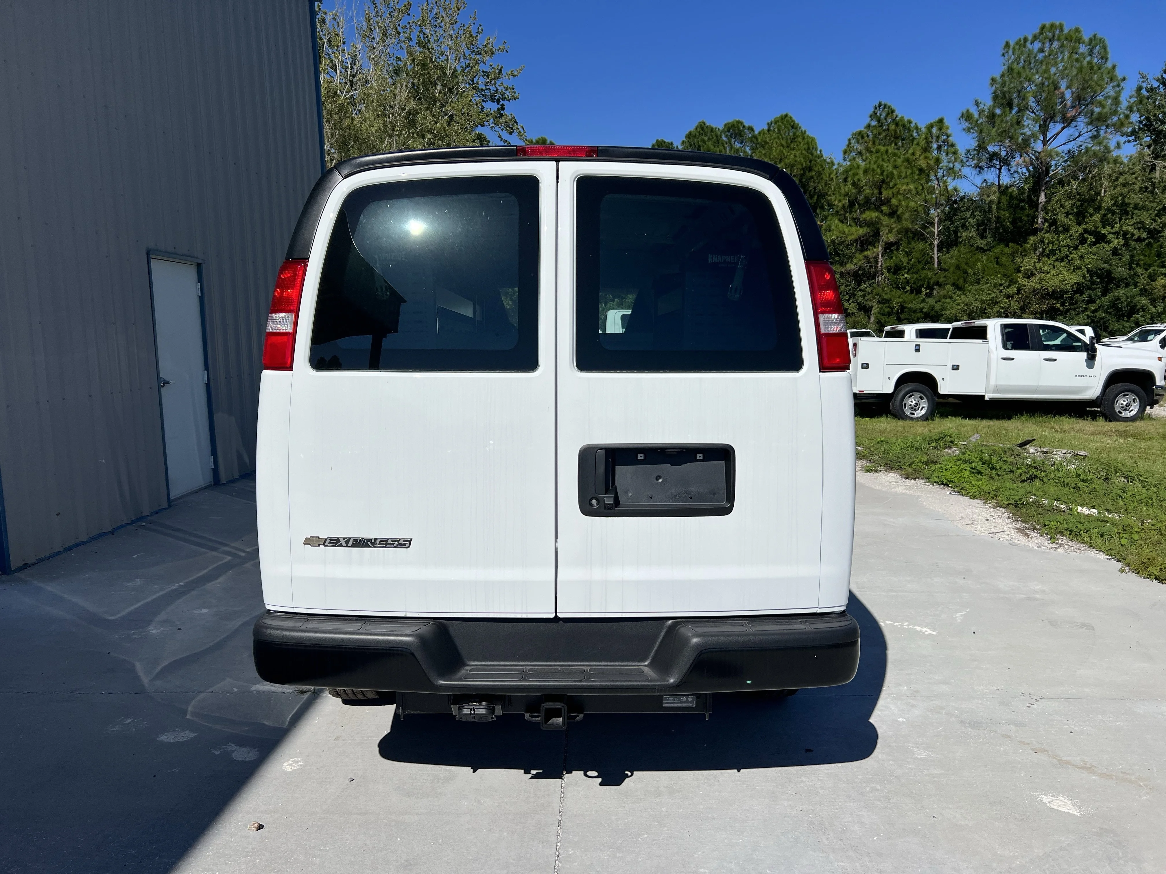 2025 Chevrolet Express Cargo Work Van - Photo 7