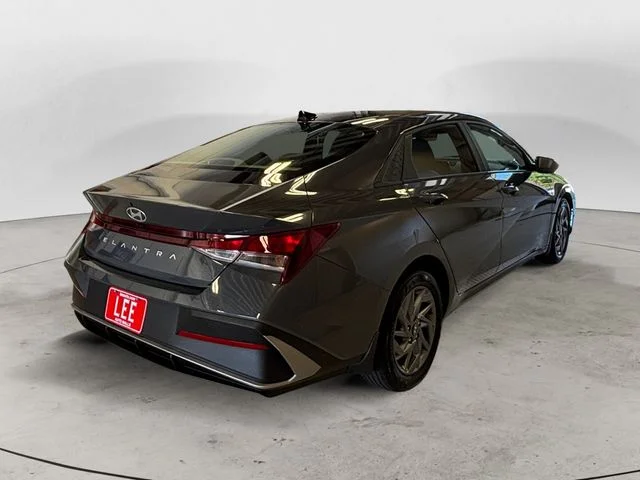 Used 2024 Gray Hyundai SEL image 6