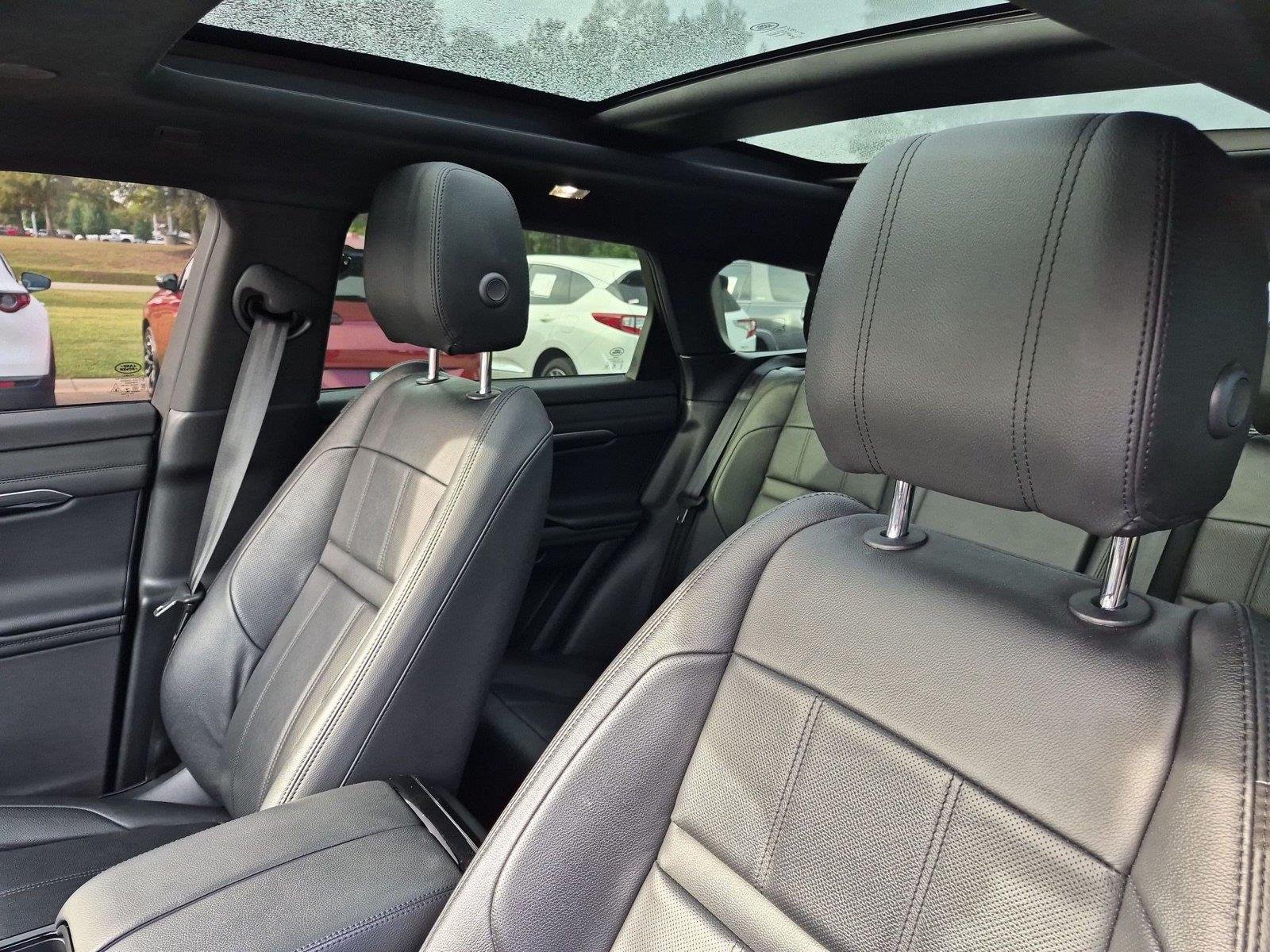 Used 2021 Eiger Grey Metallic Land Rover R-Dynamic SE image 17