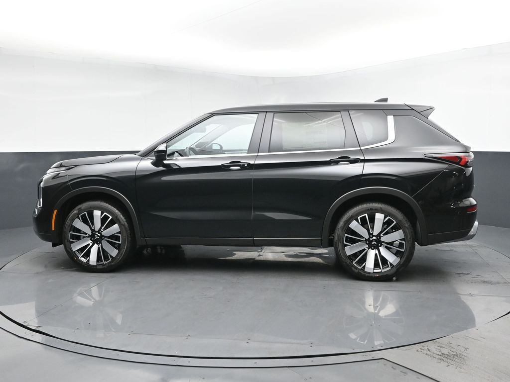 New 2026 Black Mitsubishi SE image 4