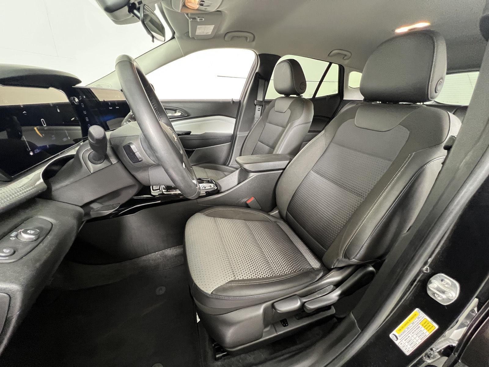 Used 2025 Mosaic Black Metallic Chevrolet LT image 2
