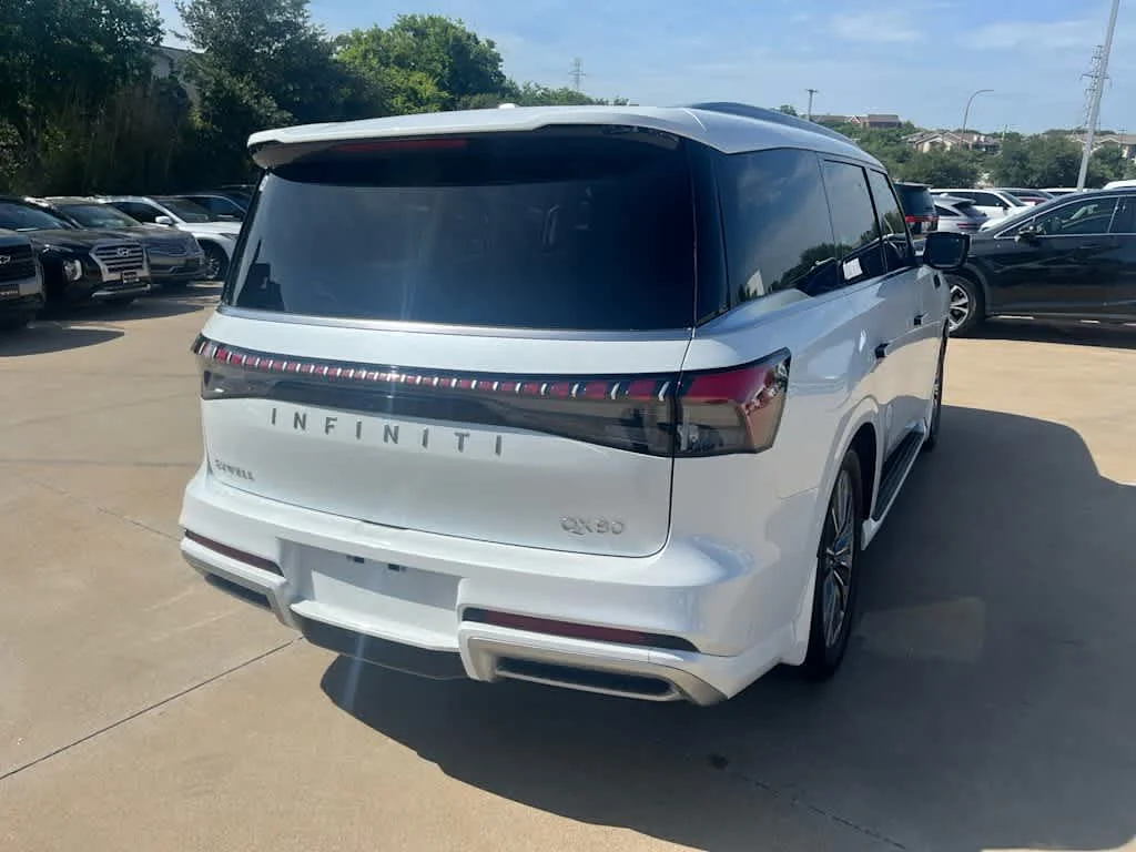 Certified Used 2026 Radiant White INFINITI LUXE image 5