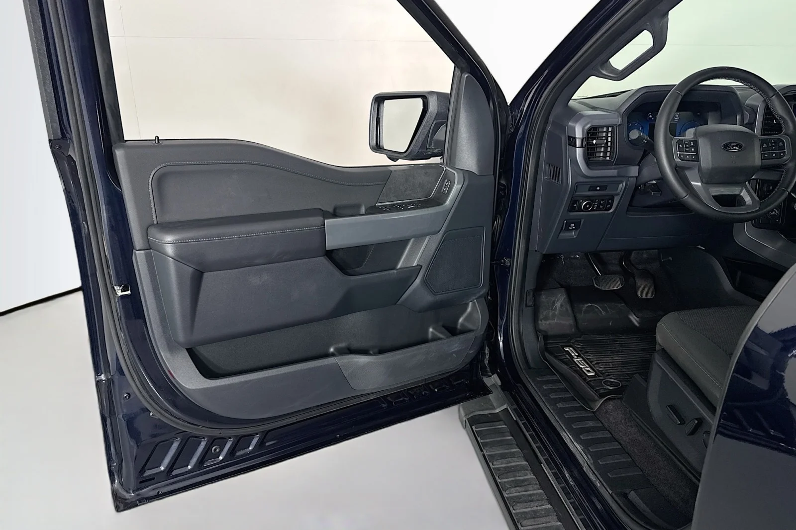 Used 2025 ANTIMATTER BLUE Ford XLT image 22