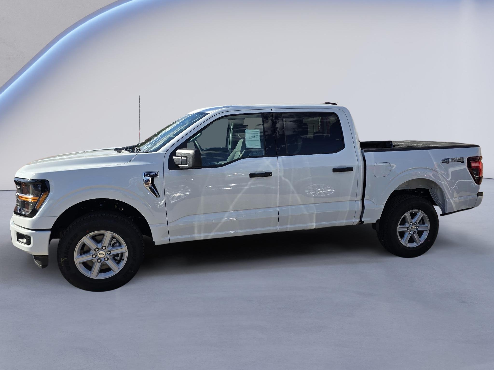 New 2026 Oxford White Ford XLT image 8