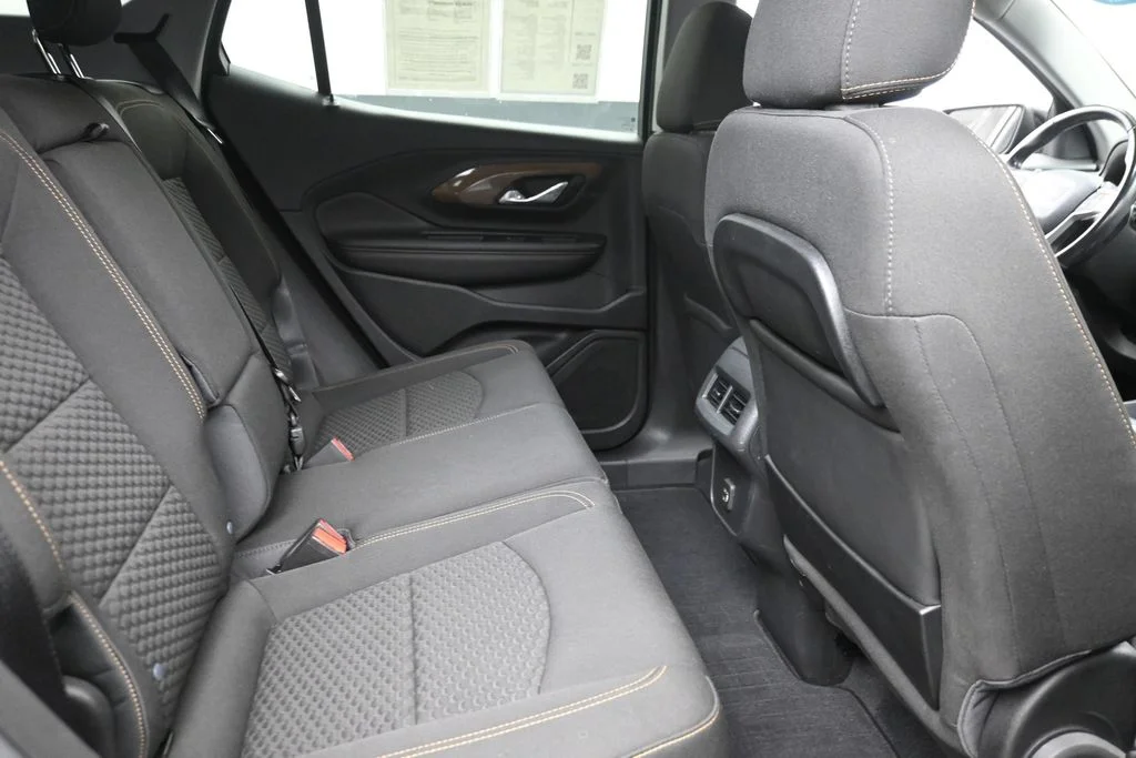 Used 2020 Black GMC SLE image 10