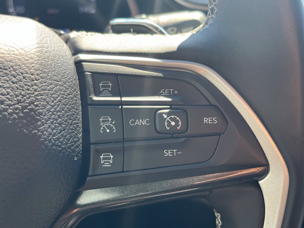 Used 2023 White Jeep Altitude image 16