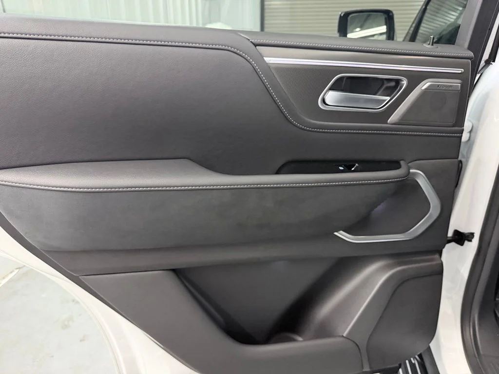 New 2027 RADIANT WHITE INFINITI Luxe 4WD image 41