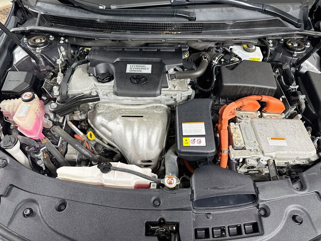 Used 2018 Magnetic Gray Metallic Toyota Hybrid XLE Premium image 30