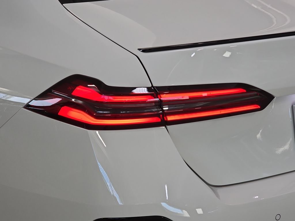 New 2027 Alpine White BMW 530i image 22