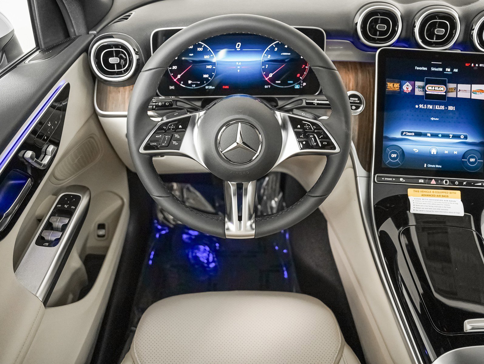 New 2026 Polar White Mercedes-Benz GLC 300 image 11