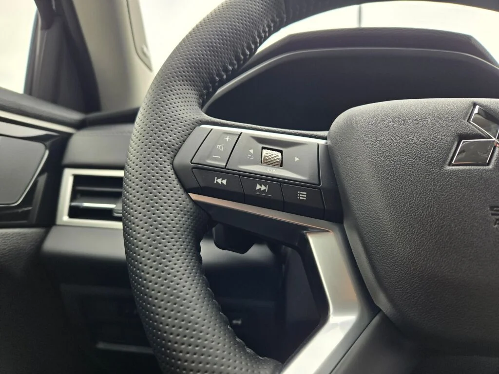 New 2026 Black Mitsubishi SE image 26