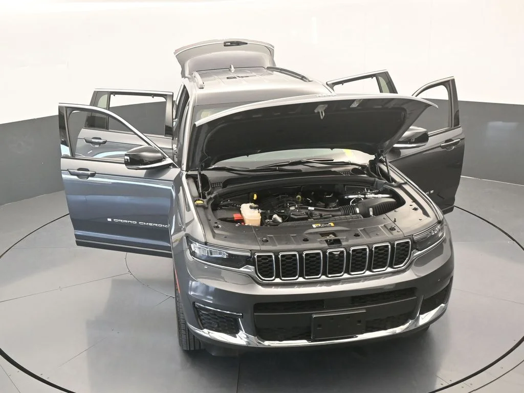 Used 2023 Baltic Gray Metallic Clearcoat Jeep Limited image 79