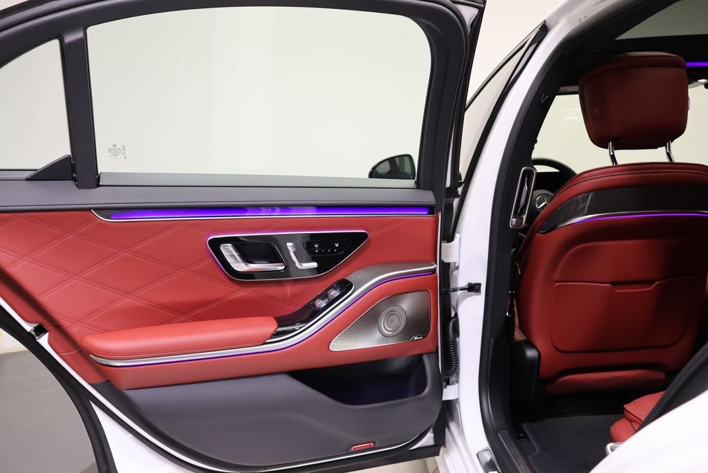 New 2026 MANUFAKTUR Moonlight White Metallic Mercedes-Benz S 63 E AMG® image 41