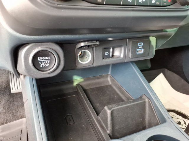 Used 2024 Beige Ford Lariat image 26