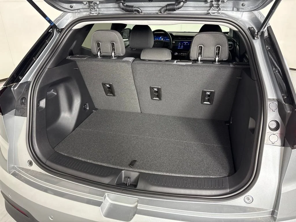 2027 Chevrolet Bolt LT - Photo 25