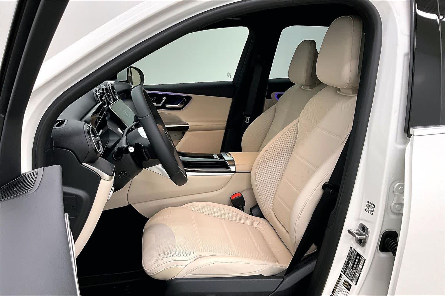 New 2026 Polar White Mercedes-Benz GLC 300 image 9
