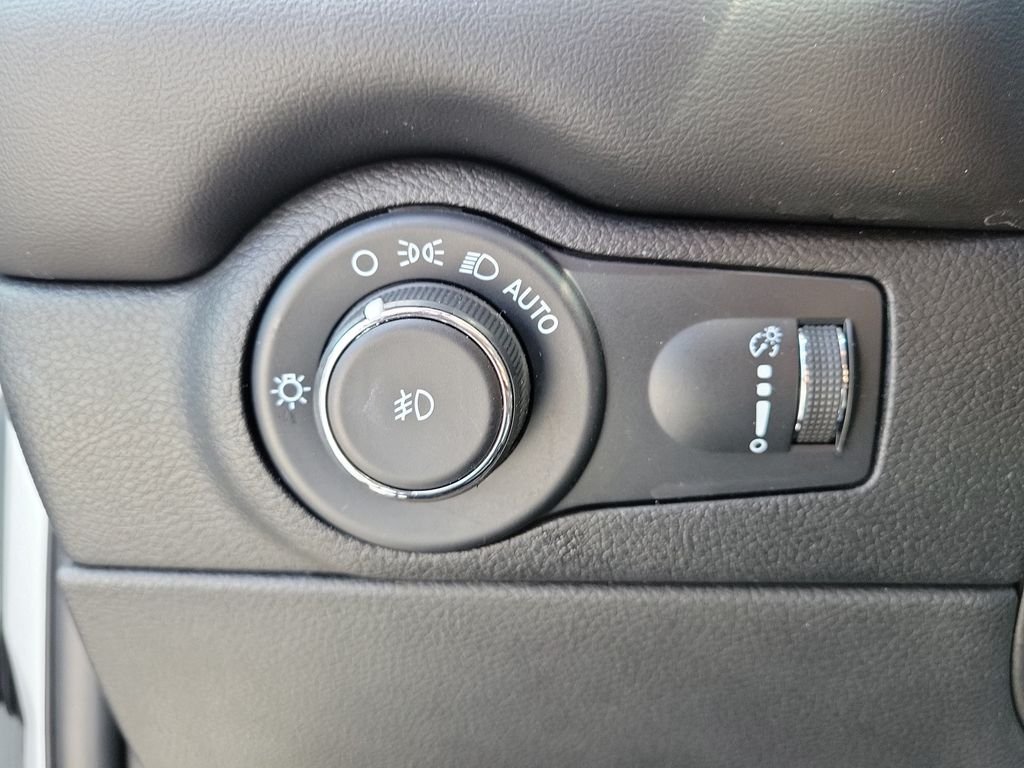Used 2022 White Dodge R/T image 21