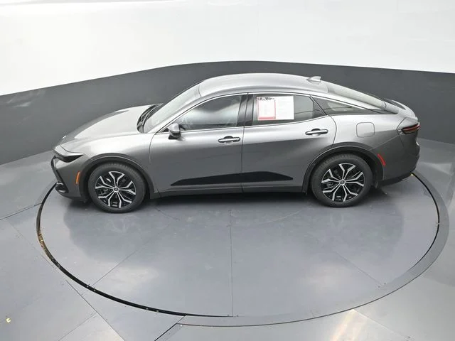 Used 2023  Toyota XLE image 25