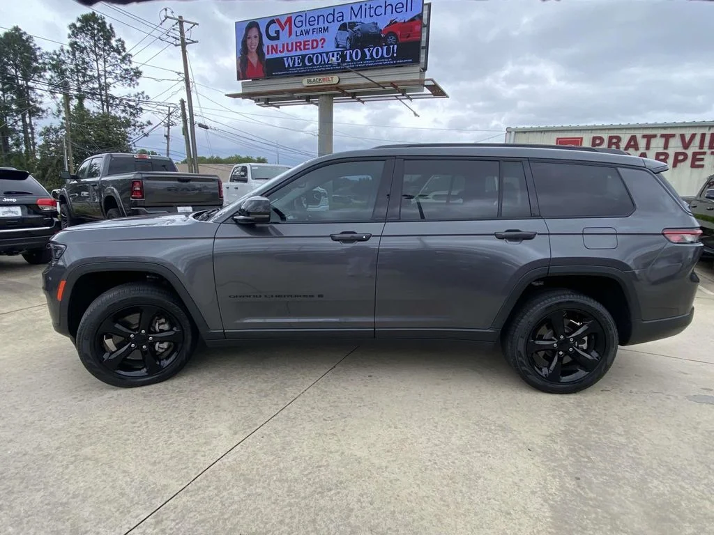 Used 2023 Gray Jeep Limited image 5