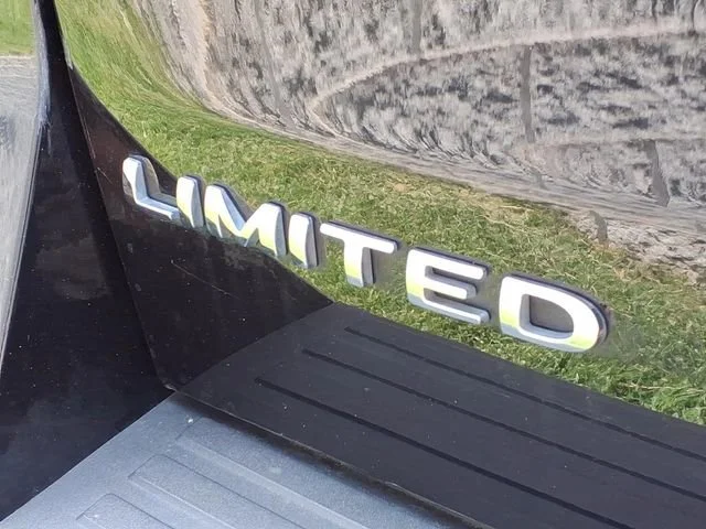 Used 2024  Ford Limited image 31