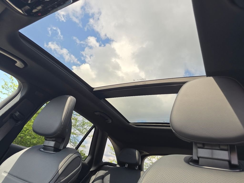Used 2026 Black Mercedes-Benz GLC 300 image 3
