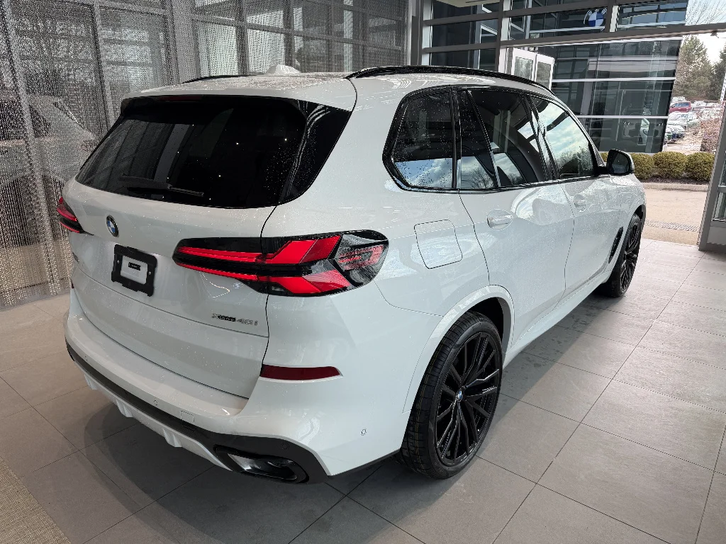 New 2026 Alpine White BMW xDrive40i image 6