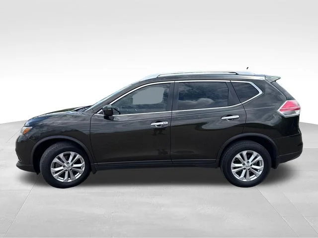 Used 2016 Green Nissan SV image 4
