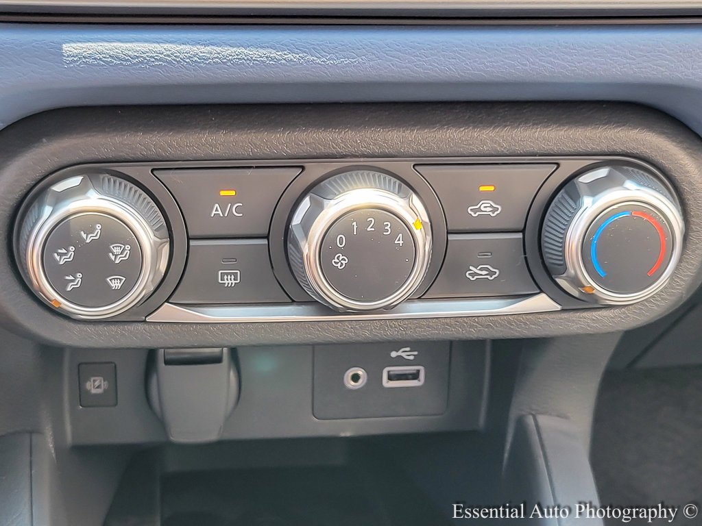 2025 Nissan Versa Sedan SV - Photo 14