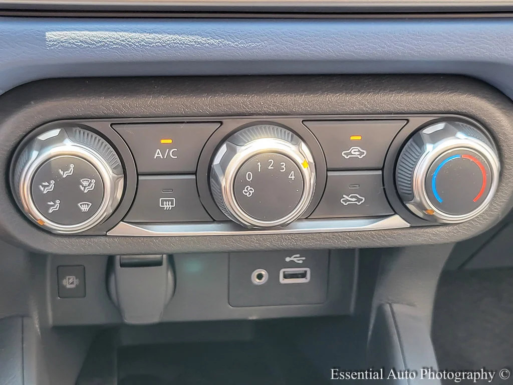 2025 Nissan Versa Sedan SV - Photo 14