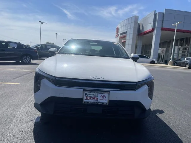 2025 Kia K4 LXS - Photo 11