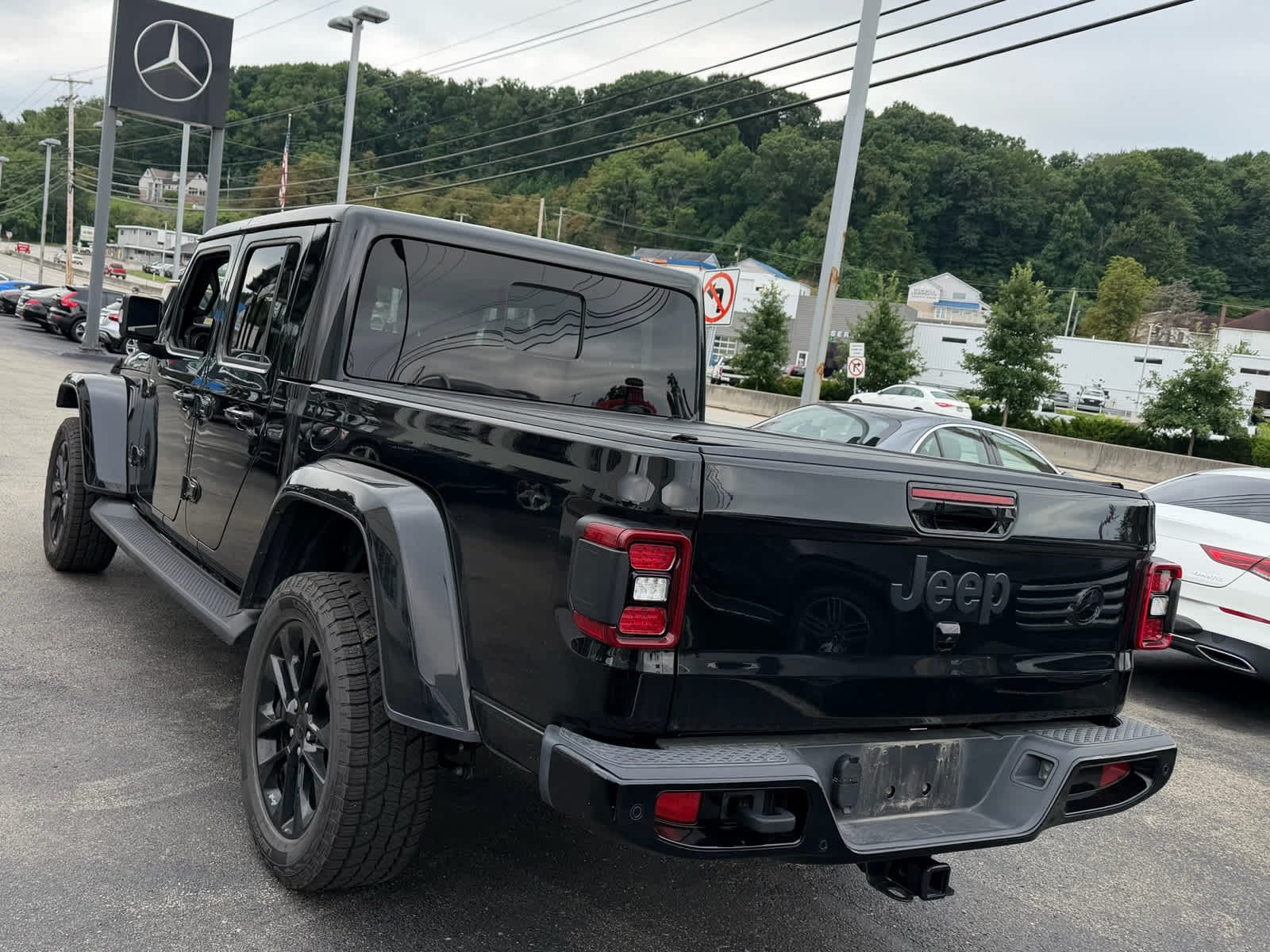 Used 2023 Black Clearcoat Jeep High Altitude image 6