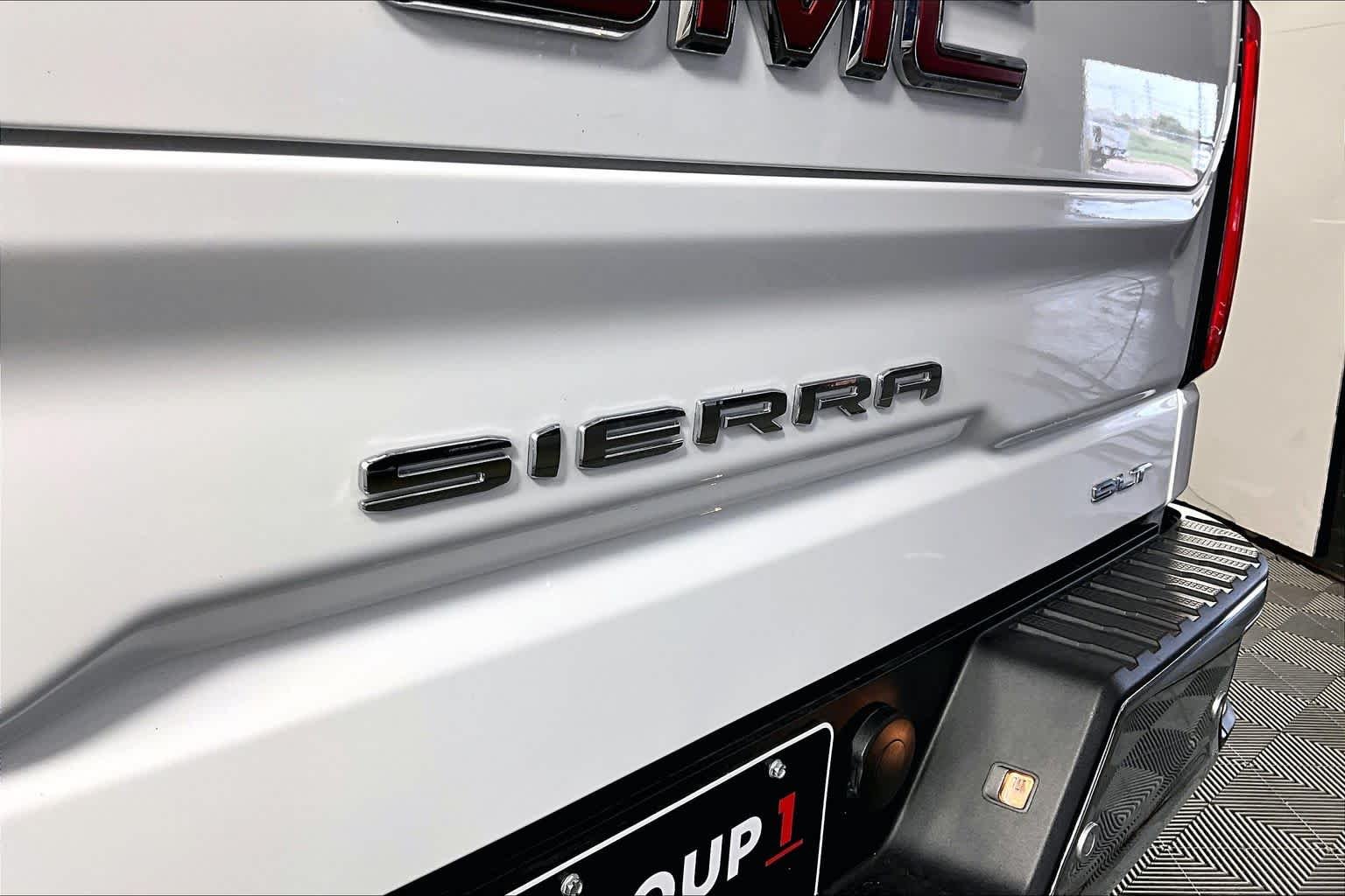 Used 2025 Summit White GMC SLT image 30