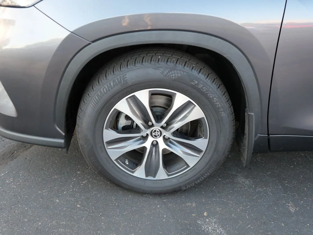 2023 Toyota Highlander XLE - Photo 8