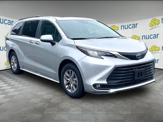 2025 Toyota Sienna XLE